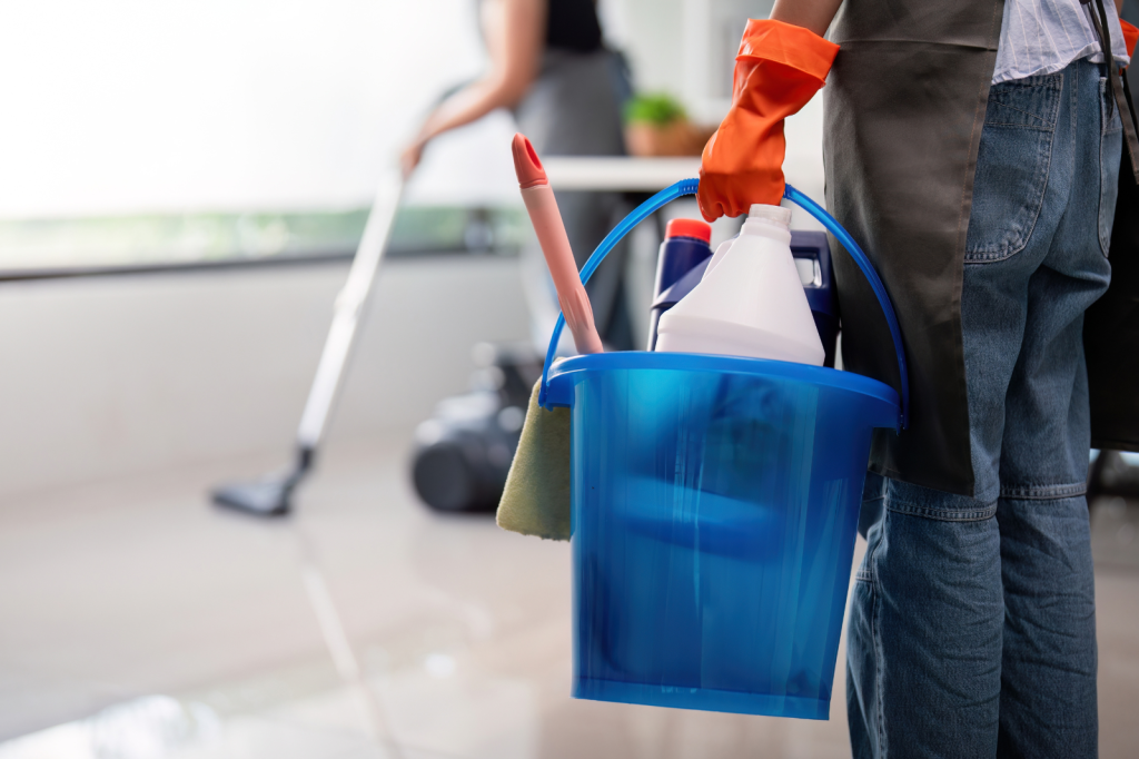 Professionele schoonmaak van kantoorvloeren helpt een hygiënische werkplek te behouden en ziekteverzuim te beperken