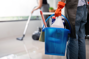 Professionele schoonmaak van kantoorvloeren helpt een hygiënische werkplek te behouden en ziekteverzuim te beperken